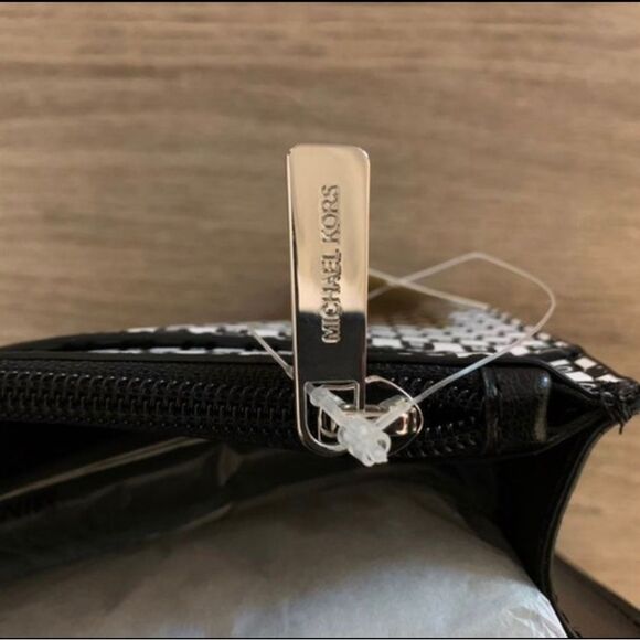 NWT MK New York City Rose Medium Flap Should - Picture 9 of 11